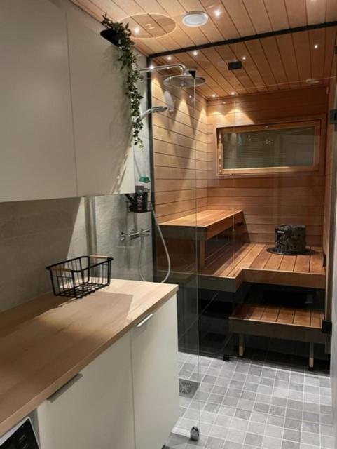 Helmetaer Apartment โรวานิเอมิ ภายนอก รูปภาพ